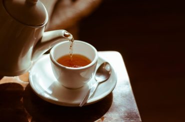 紅茶とティーポット